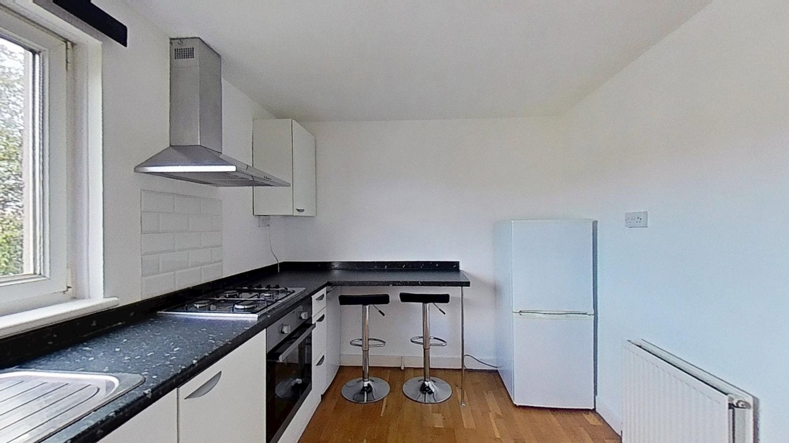 Flat Calder Crescent in City of Edinburgh