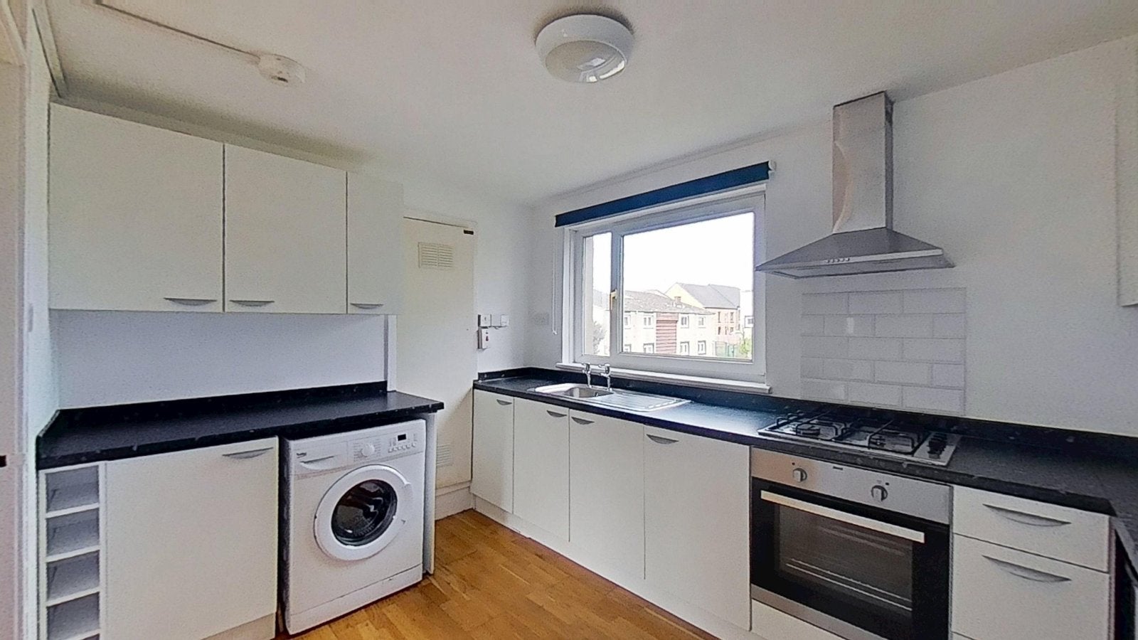 Flat Calder Crescent in City of Edinburgh