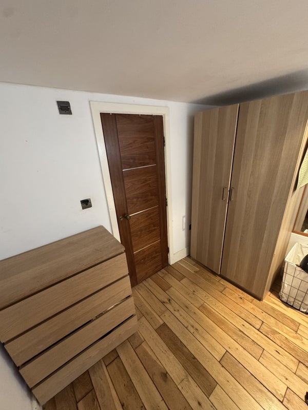 Room Hartham Road in Greater London