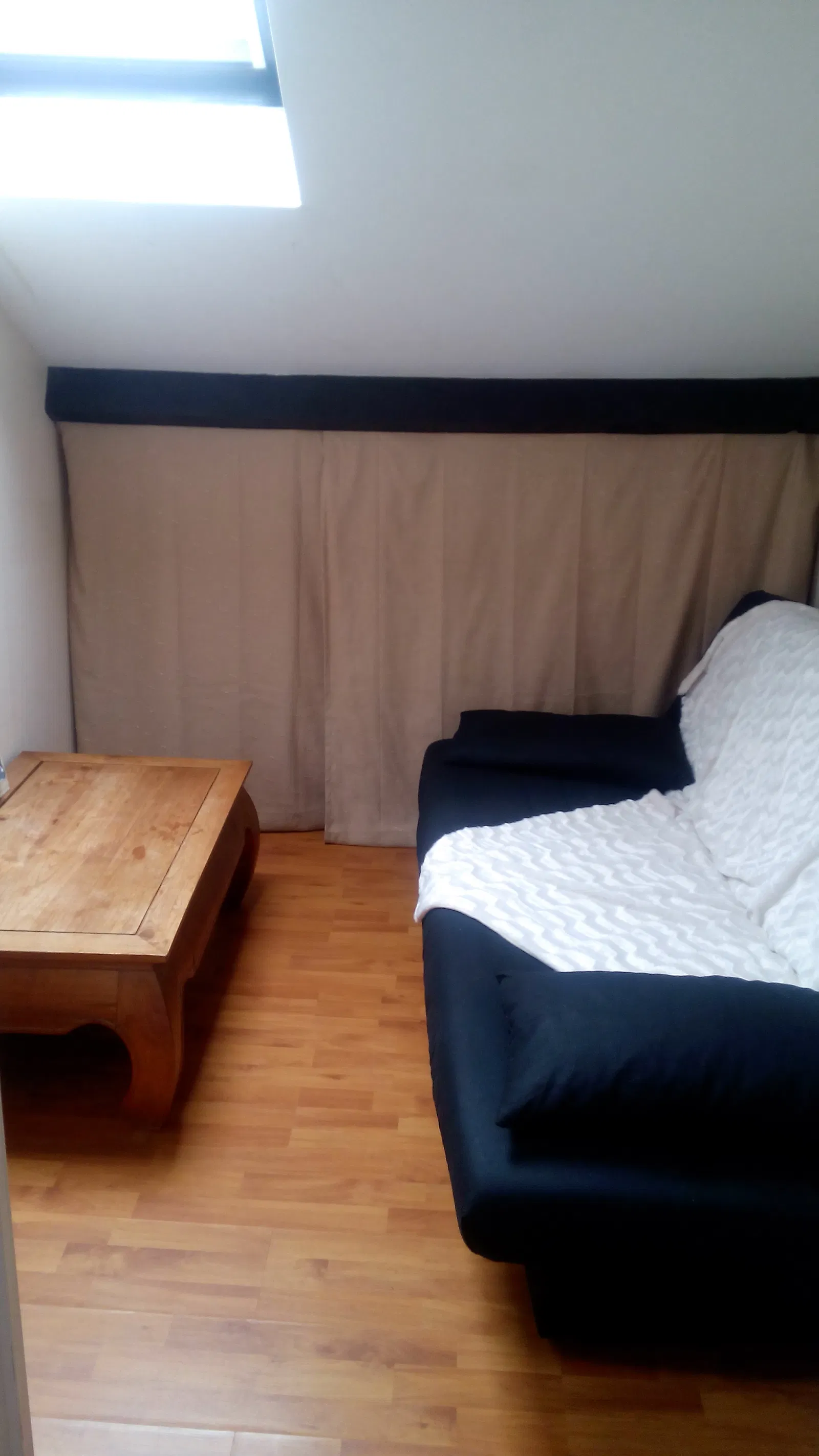 Room Rue Jeanne Chauvin in Provins