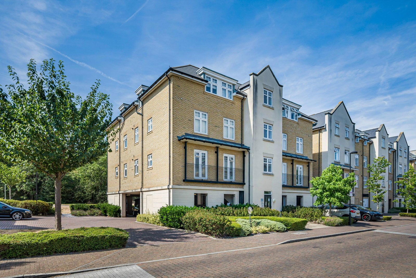 Flat Mackintosh Street in Greater London