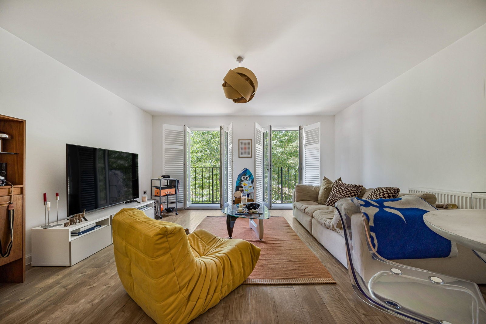 Flat Mackintosh Street in Greater London