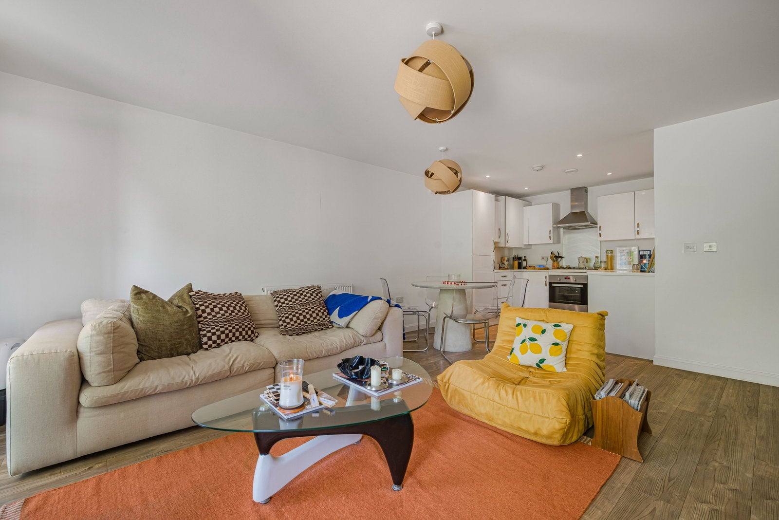 Flat Mackintosh Street in Greater London