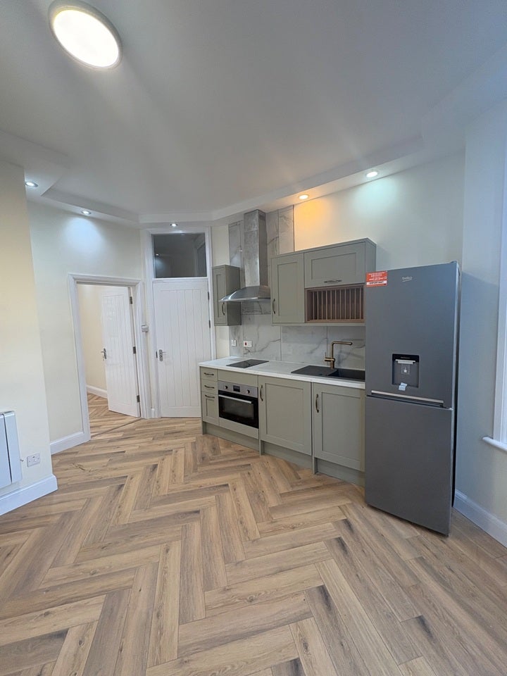 Flat Ridley Road in Greater London