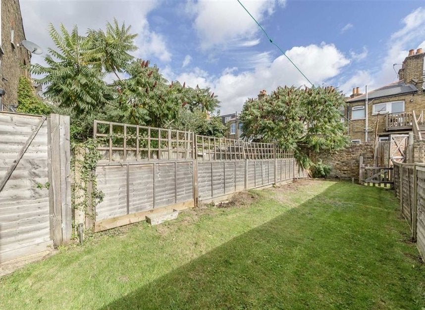 Flat Ashleigh Road in Greater London