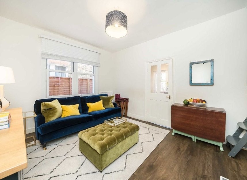 Flat Ashleigh Road in Greater London