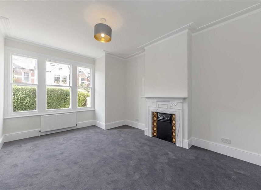 Flat Ashleigh Road in Greater London