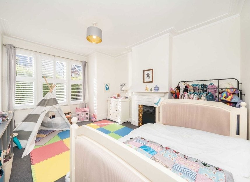 Flat Ashleigh Road in Greater London