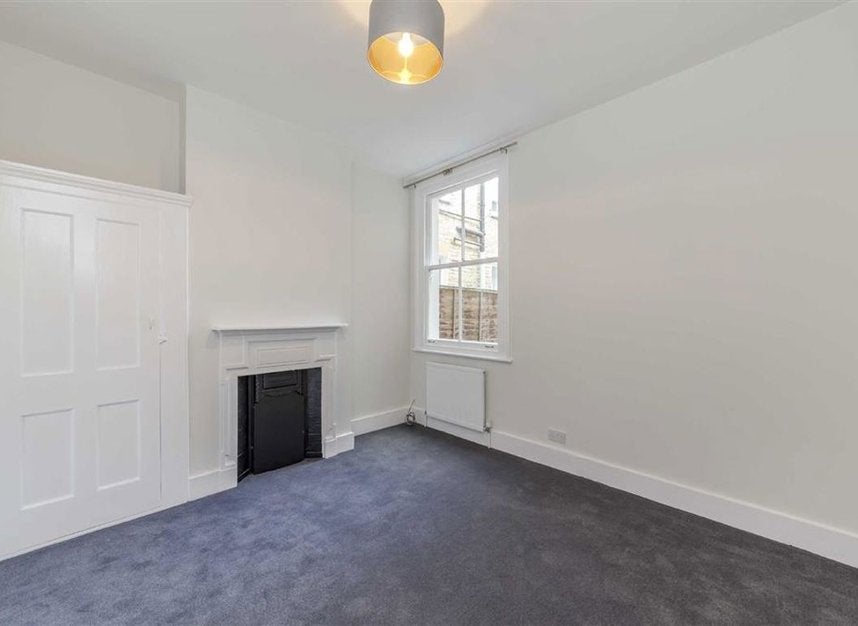 Flat Ashleigh Road in Greater London