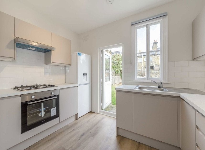 Flat Ashleigh Road in Greater London