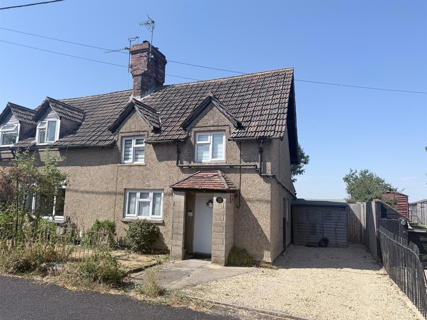 House Charlcutt High Street in Bremhill