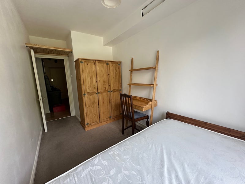 Room Gunmakers Lane in Greater London
