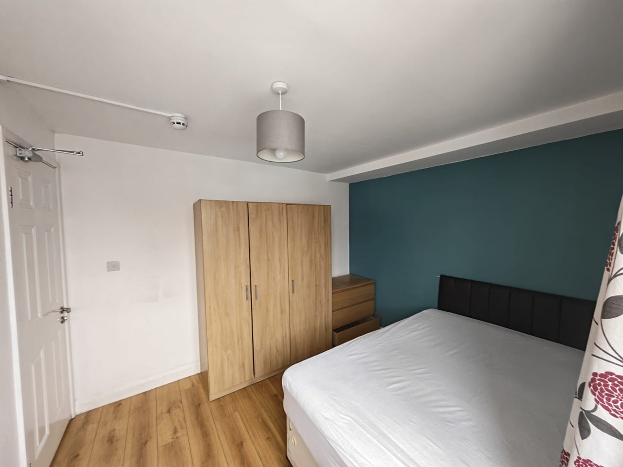 House Tristram Road in Greater London