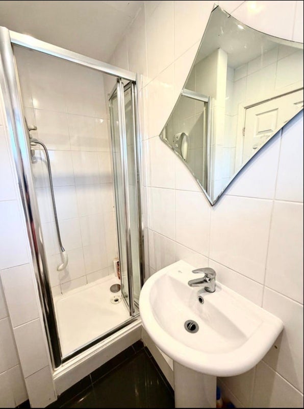 Room Perry Hill in Chelmsford