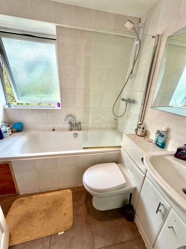 Room Perry Hill in Chelmsford