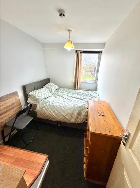 Room Perry Hill in Chelmsford