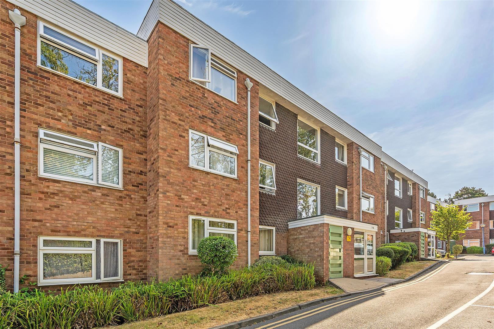 Flat Old Warwick Road in Metropolitan Borough of Solihull