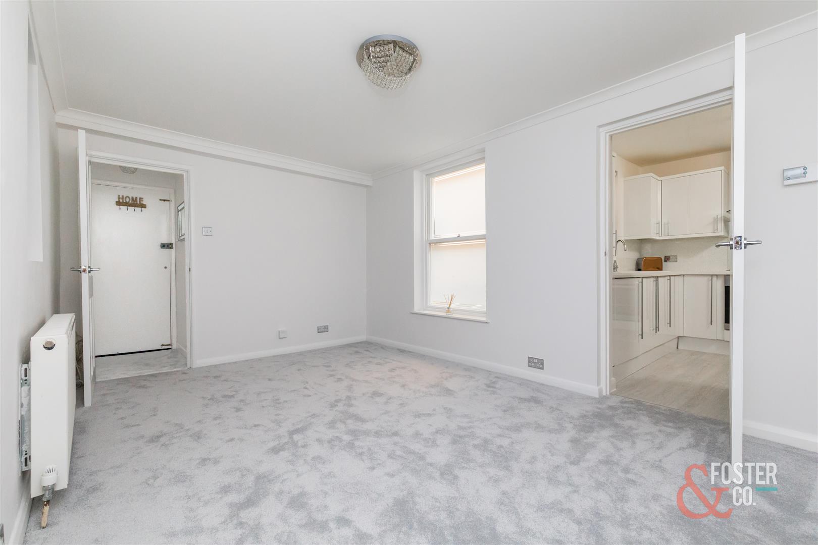 Flat Brunswick Terrace in Hove