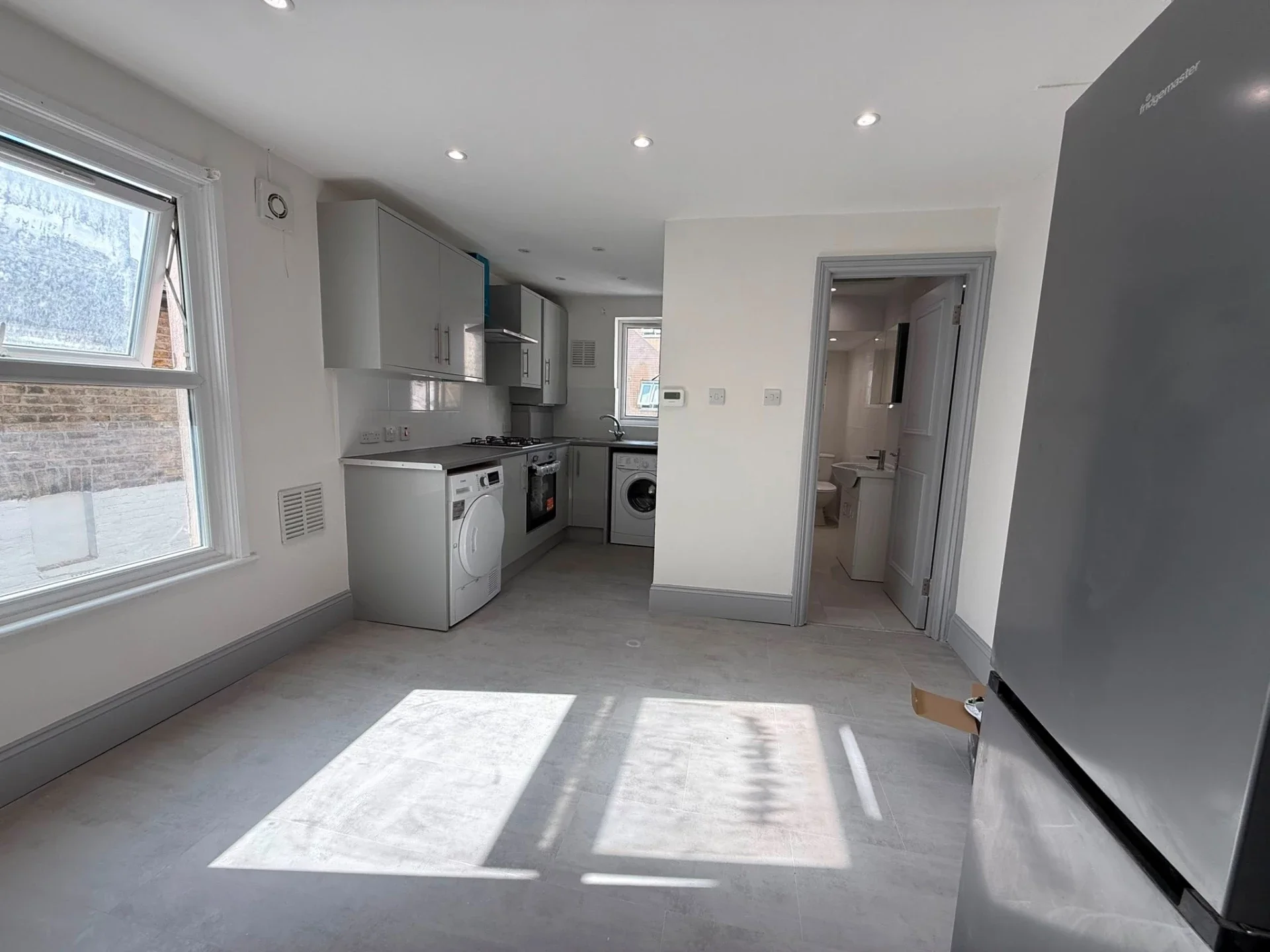 Flat Kilburn Lane in Greater London
