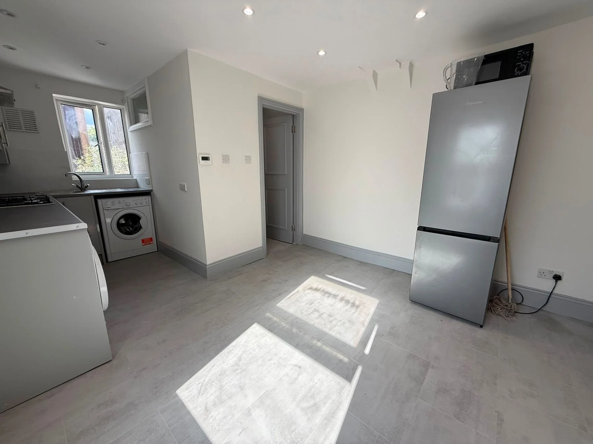 Flat Kilburn Lane in Greater London