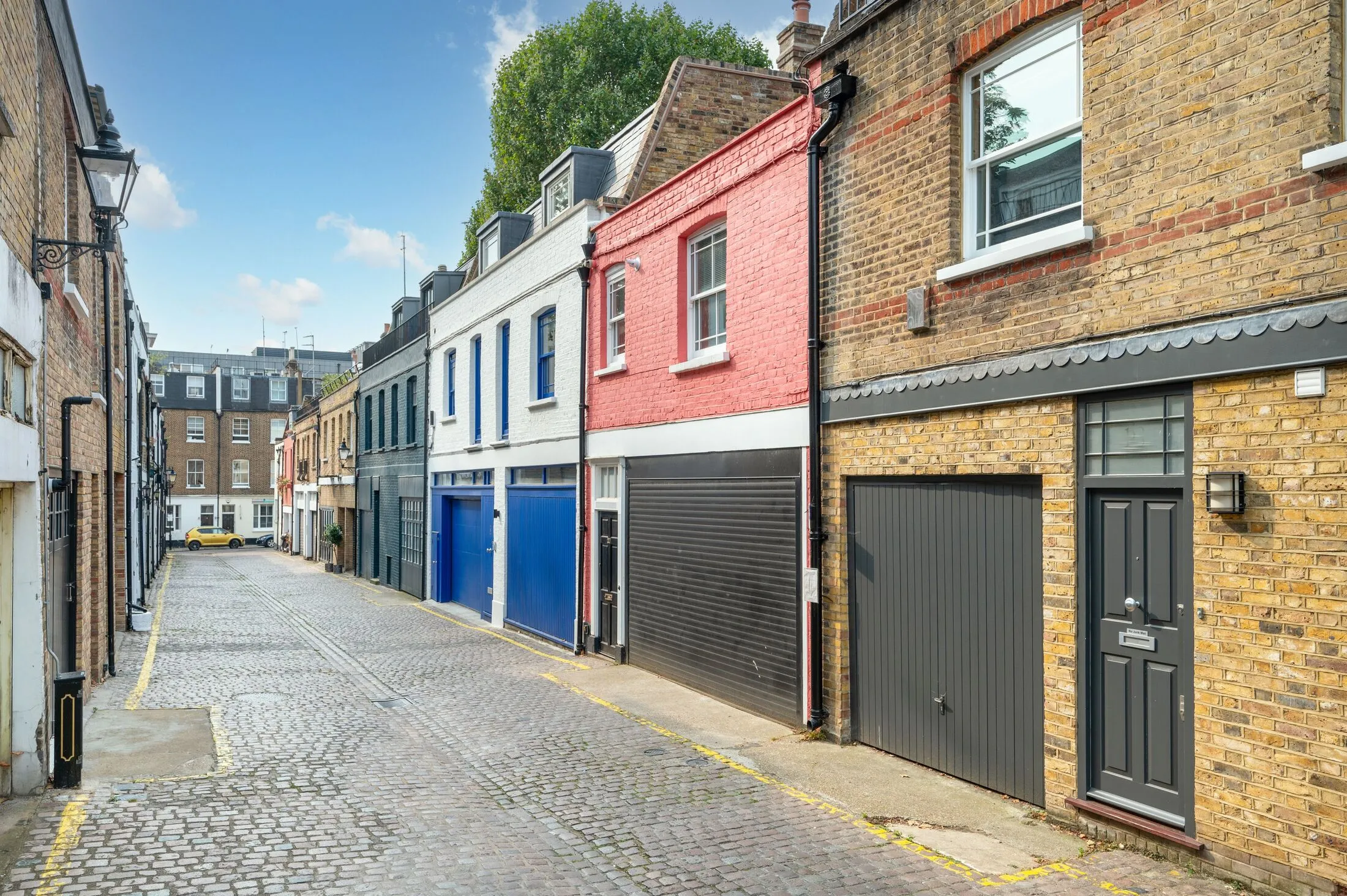 Flat Drayson Mews in Greater London
