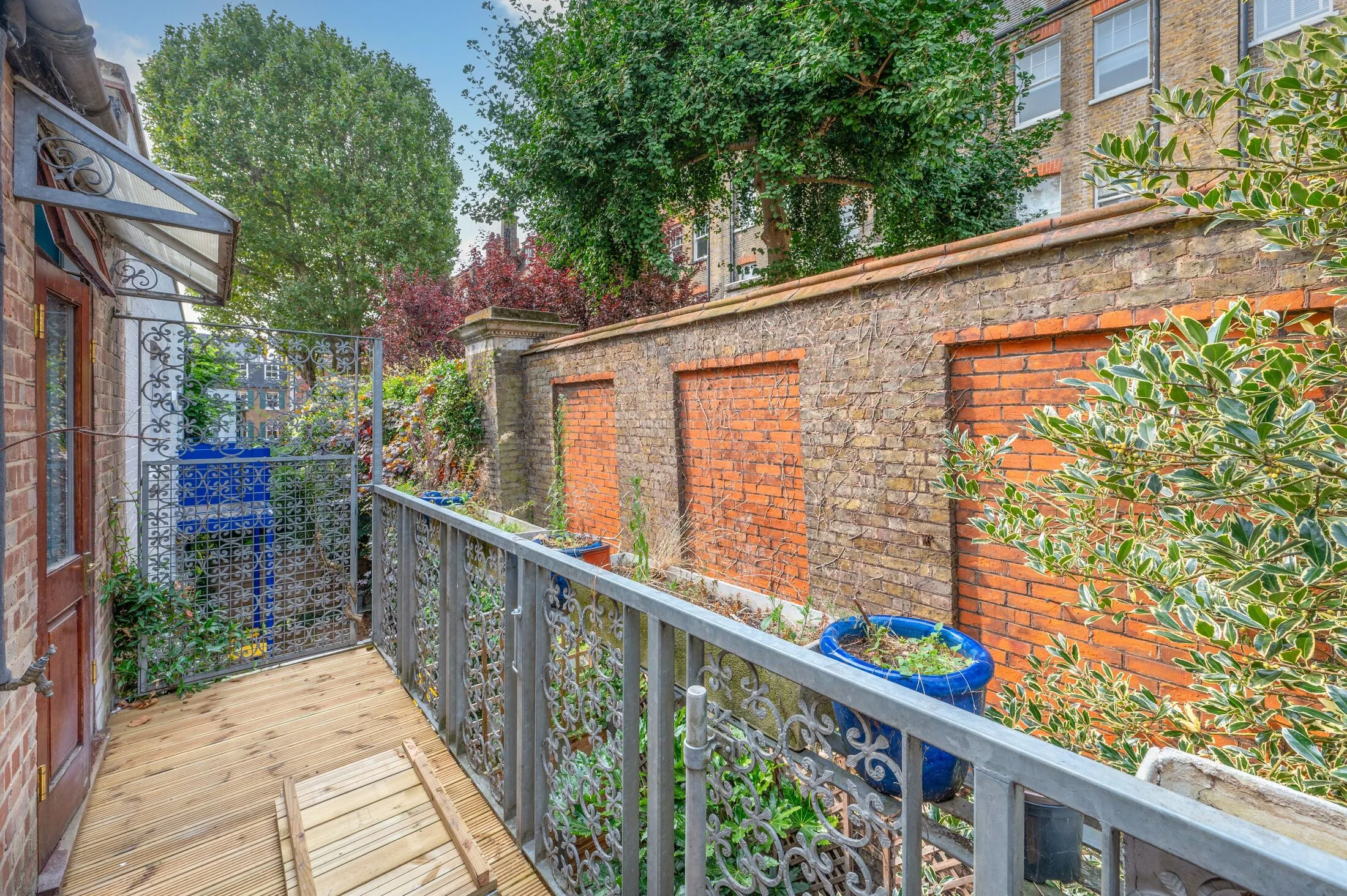 Flat Drayson Mews in Greater London