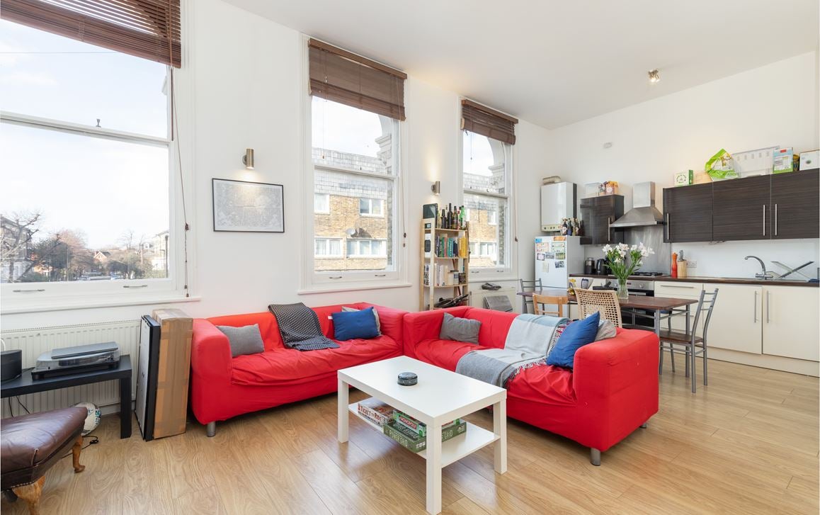 Flat Paulet Road in Greater London