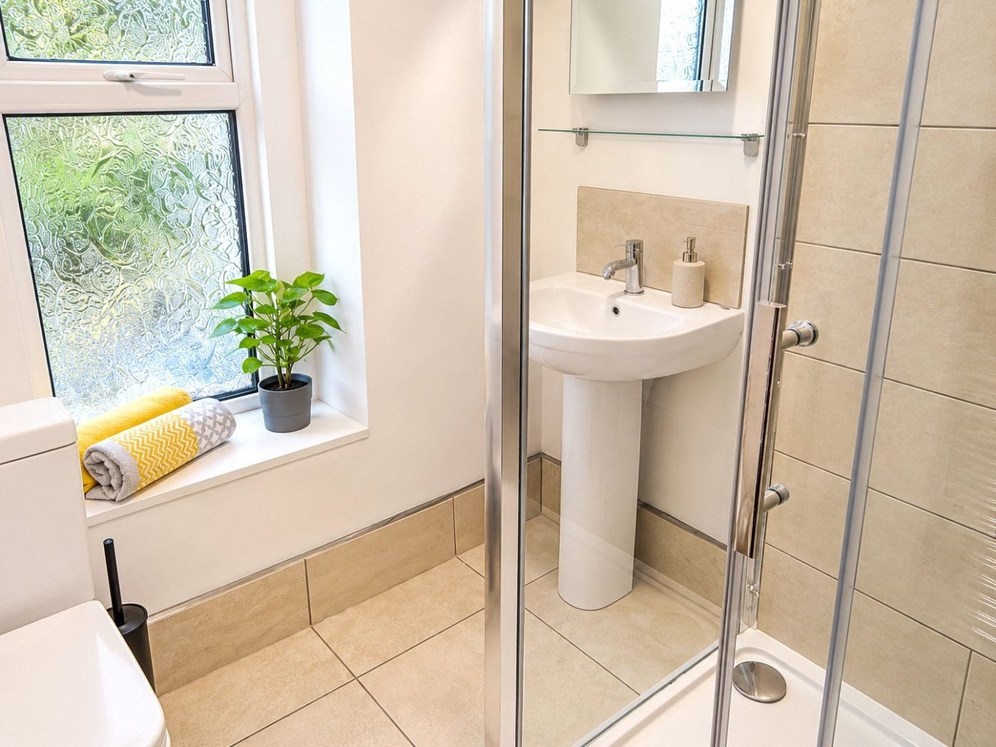 Room Selworthy Road in Bristol