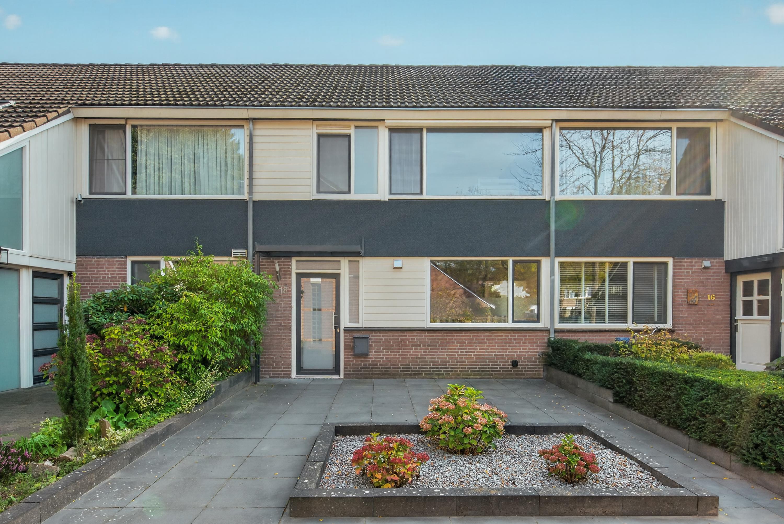 Tussenwoning te koop: Geleenhof 18, Eindhoven