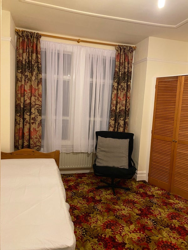 Room Ormiston Grove in Greater London