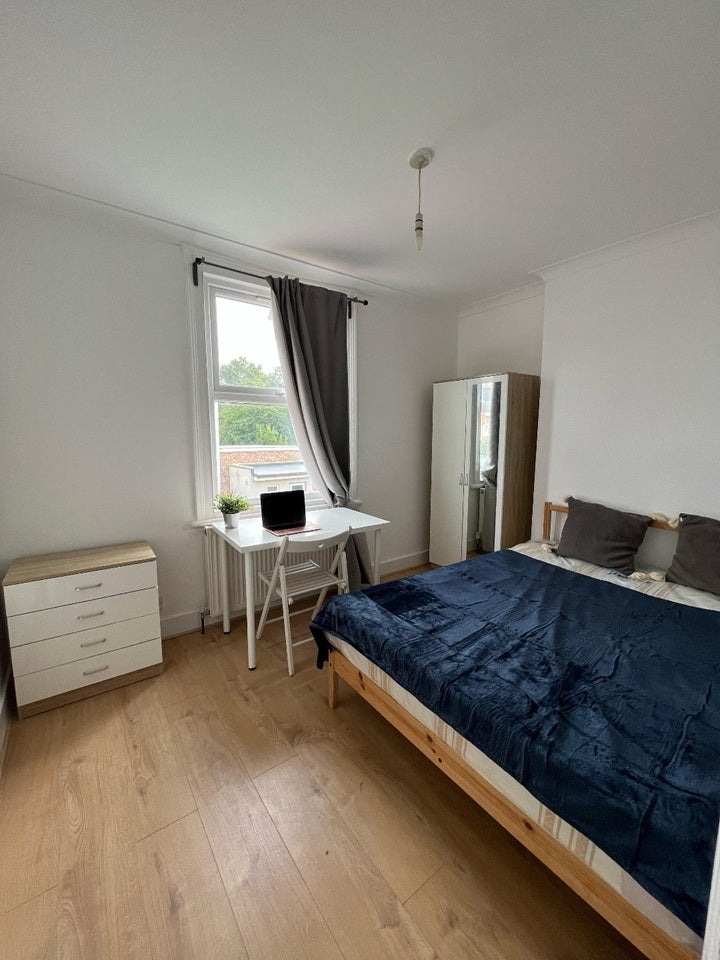 Room Mora Road in Greater London