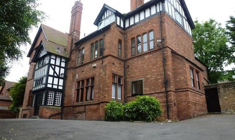 Flat Howbeck Drive in Oxton