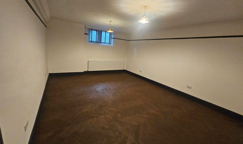 Flat Howbeck Drive in Oxton