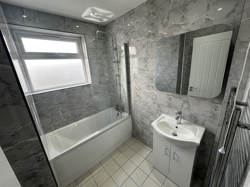 Room Greenwood Road in Greater London