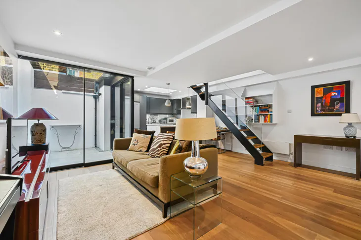 Flat Queenstown Road in Greater London