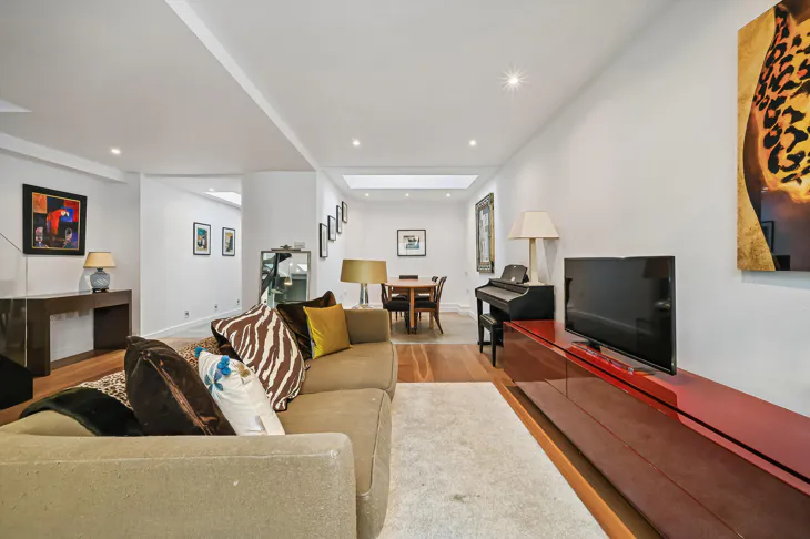 Flat Queenstown Road in Greater London