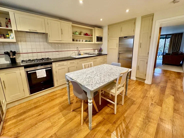 House Oakey Lane in Greater London