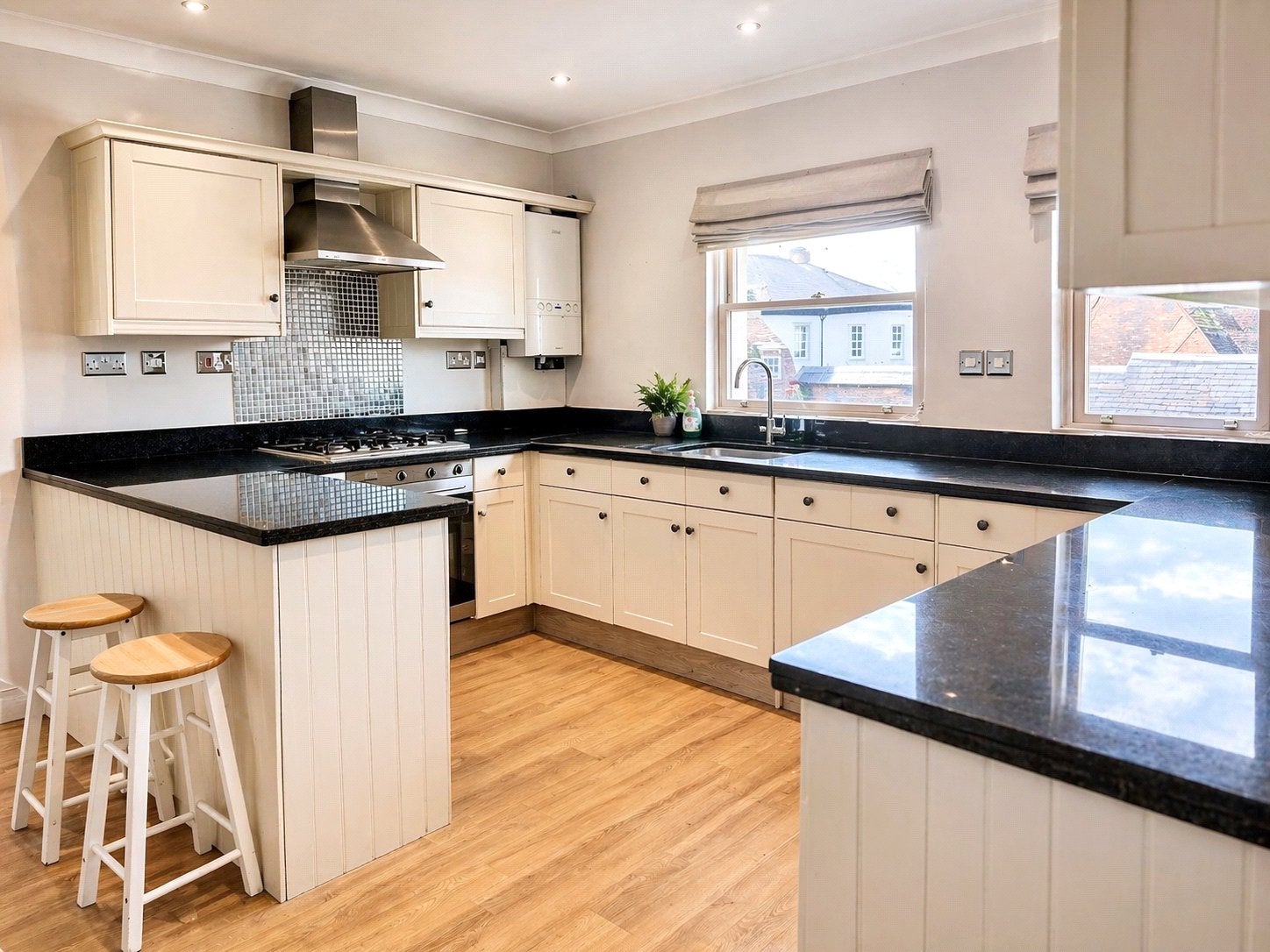 Flat St Georges Yard in Waverley