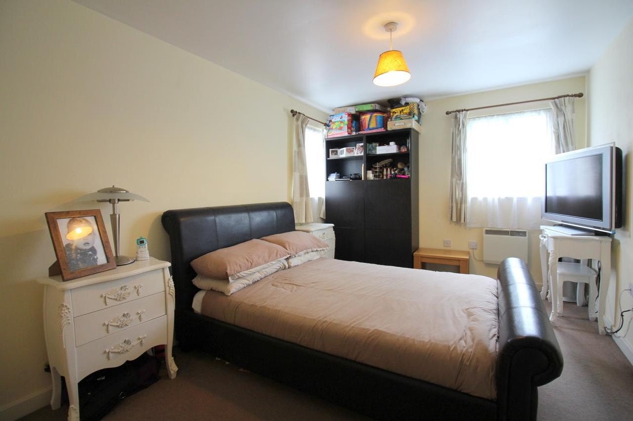 Flat Carmichael Close in Greater London