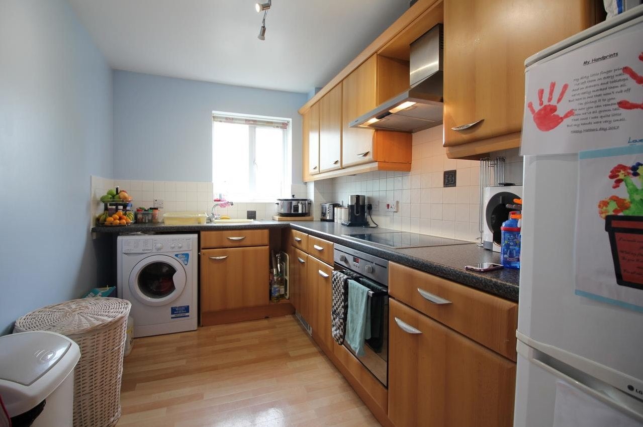 Flat Carmichael Close in Greater London