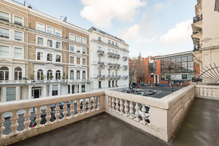 Flat Queen's Gate Place in Greater London