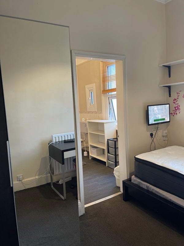 Room Hagley Road in Birmingham