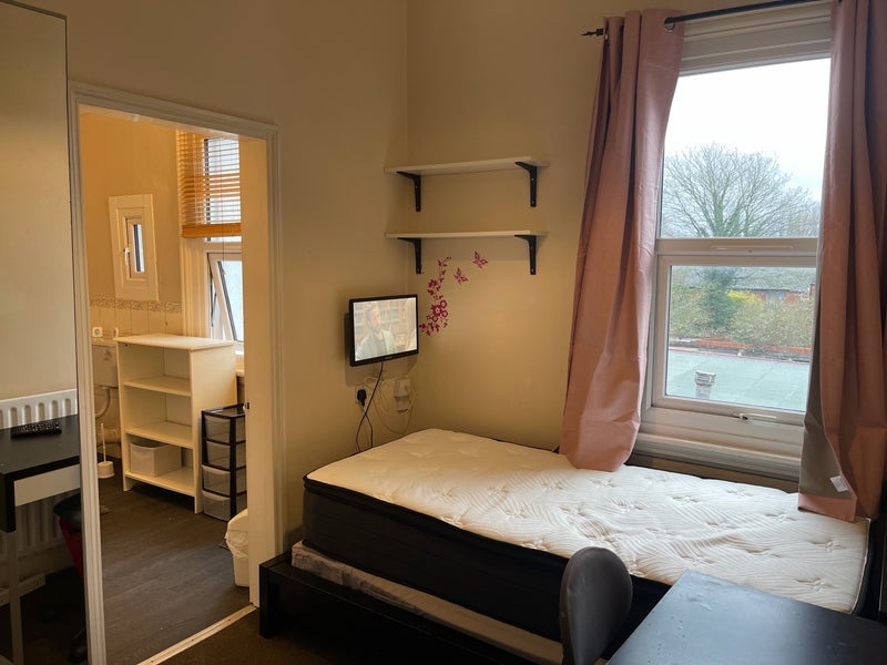 Room Hagley Road in Birmingham