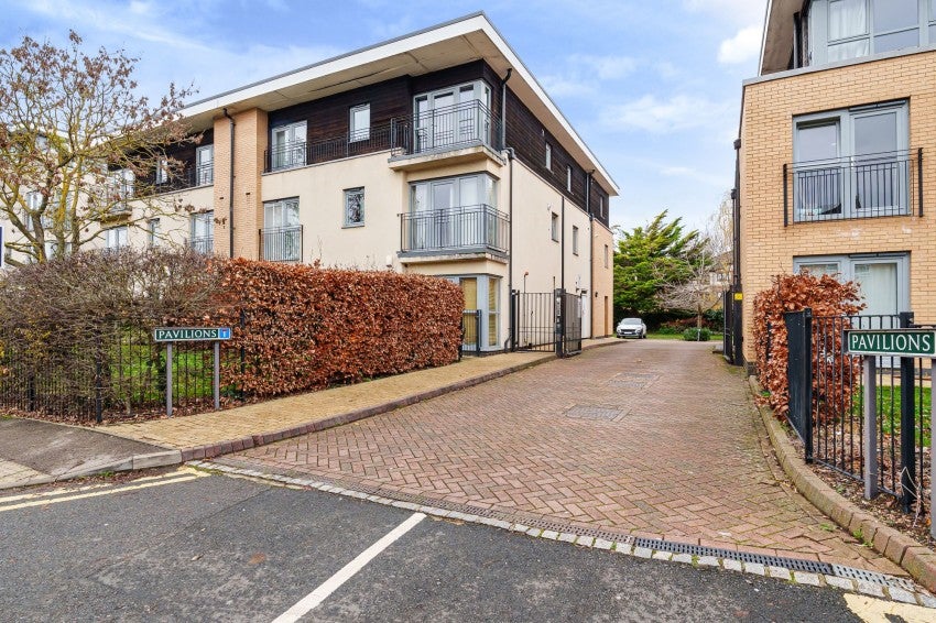 Flat Clarence Road in Windsor