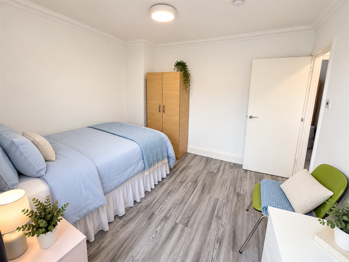 Flat Ossulston Street in Greater London