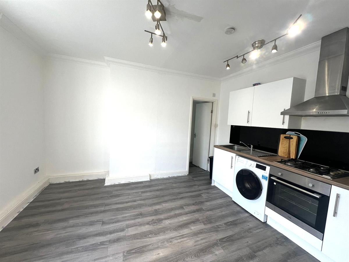 Flat Ossulston Street in Greater London