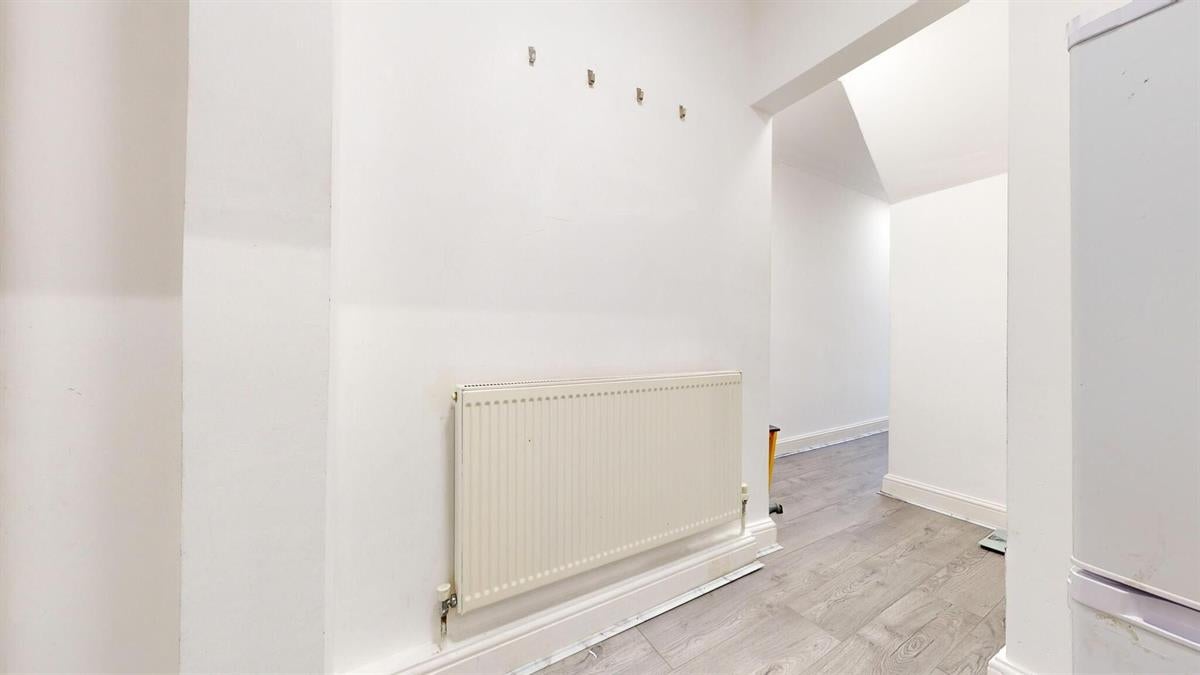 Flat Ossulston Street in Greater London