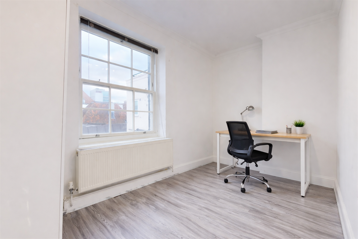 Flat Ossulston Street in Greater London