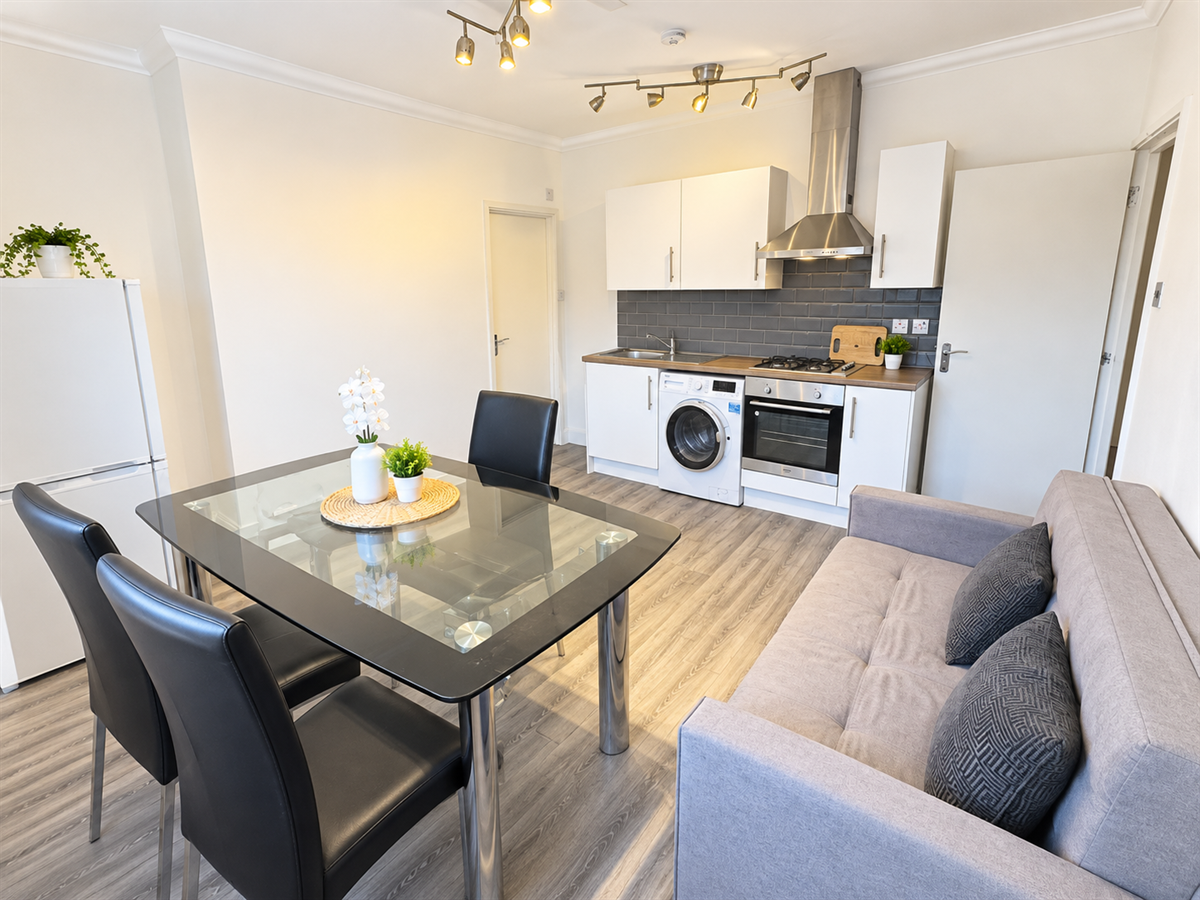 Flat Ossulston Street in Greater London