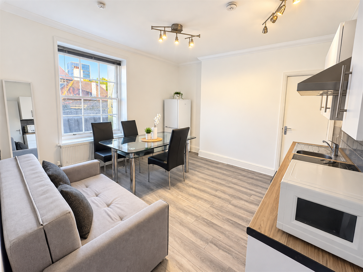 Flat Ossulston Street in Greater London